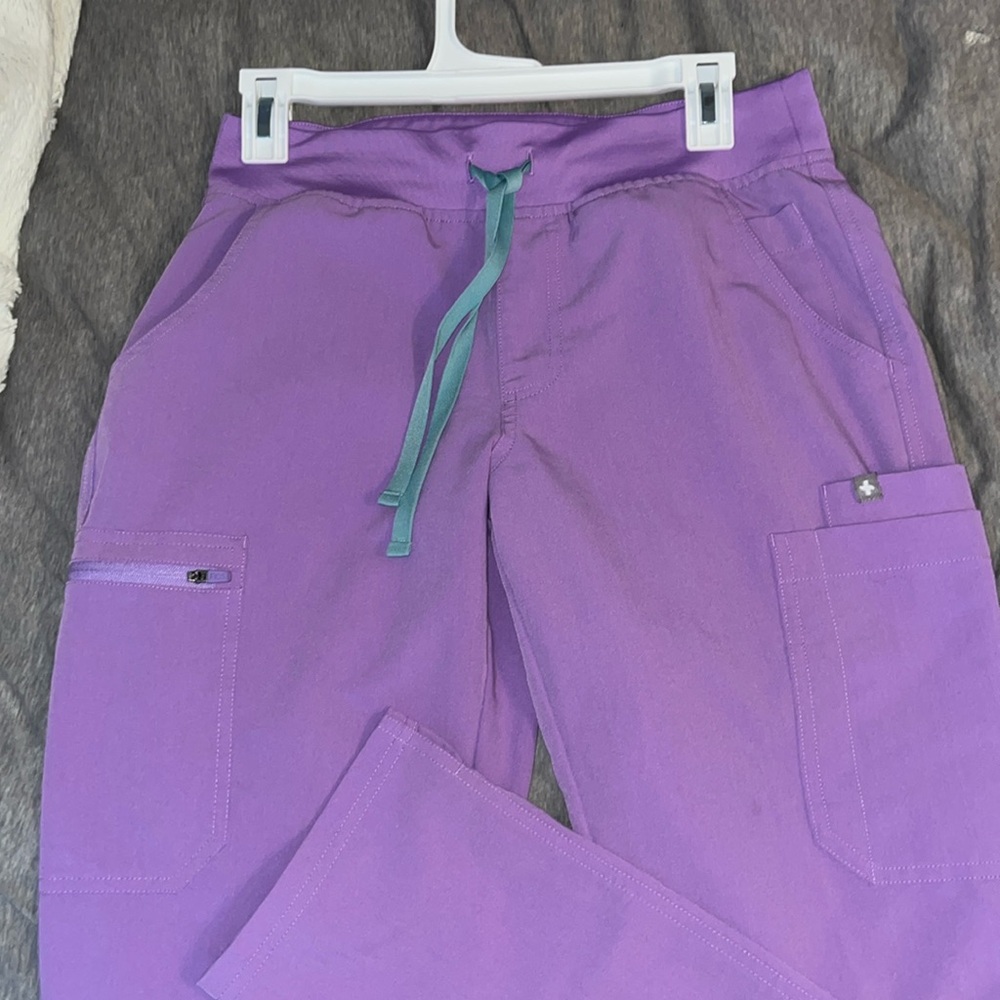 FIGS lilac scrub bottoms size small!